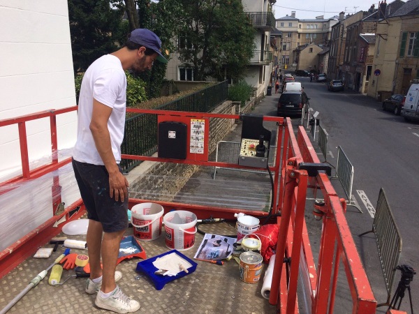 L'artiste Medhi AMGHARD en plein travail. Photo Daniel Samulczyk