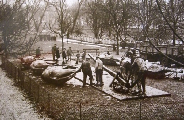 Démentèlement de la statue