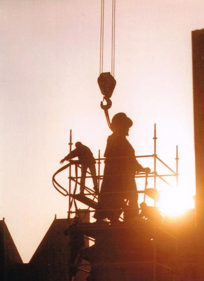 Enlèvement de la statue de Charles de Gonzague
Photo G. Dieppedalle aimablement communiquée par Jean-Claude Moreau