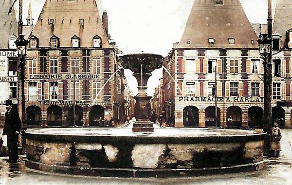 Carte postale de la fontaine de 1844. Une des dernières photographies de cette fontaine
Collection Ardennes, toujours…