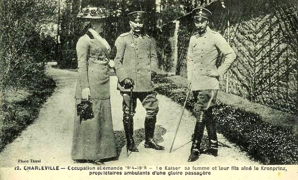 Carte-postale L'Empereur Guillaume II, son épouse et son fils ainé le Kronprinz à Charleville