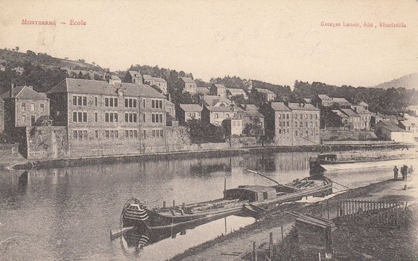 Carte postale Deux mignoles à Monthermé Carte datée 1904