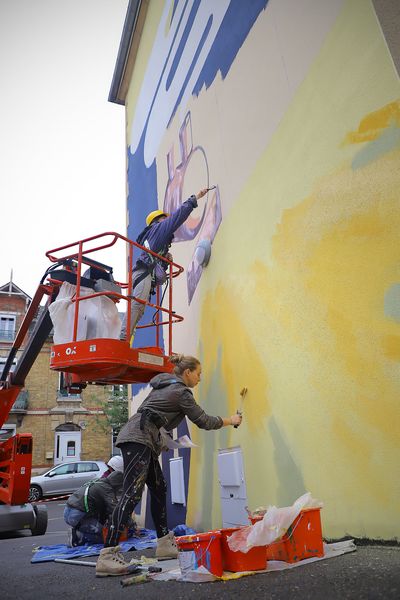 Fresque en cours de réalisation par les membres de 4FAM. 