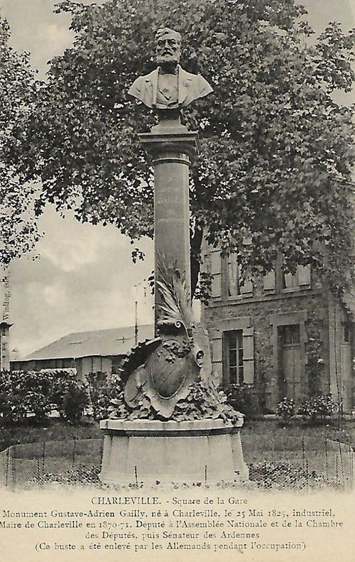 Carte postale Charleville Monument Buste Gustave Gailly Square de la Gare