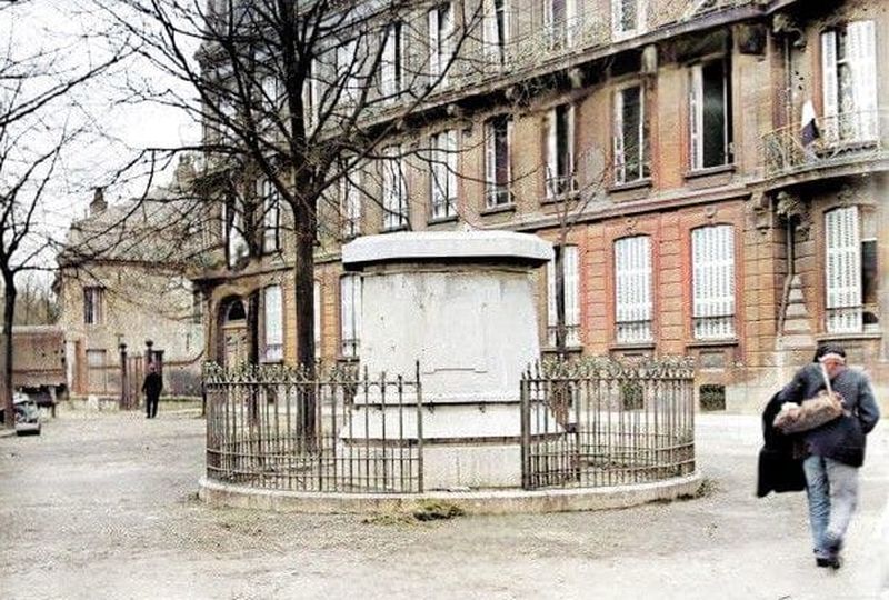 Le socle sans son monument